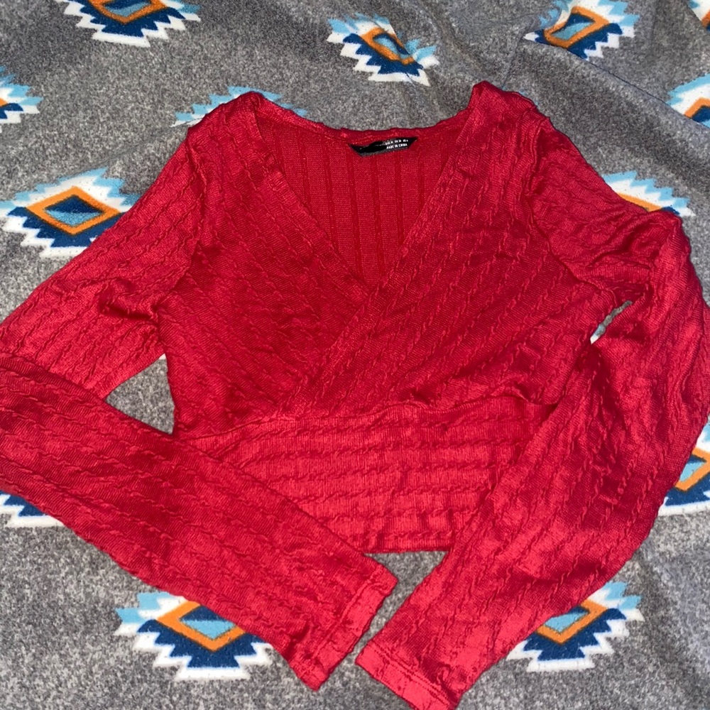 Red crop top criss cross top. Smoke free home